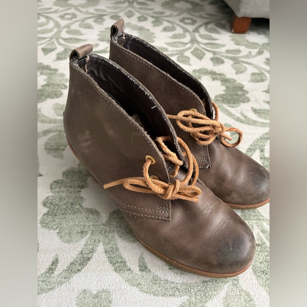 Sperry Harlow leather wedge booties size 6.5